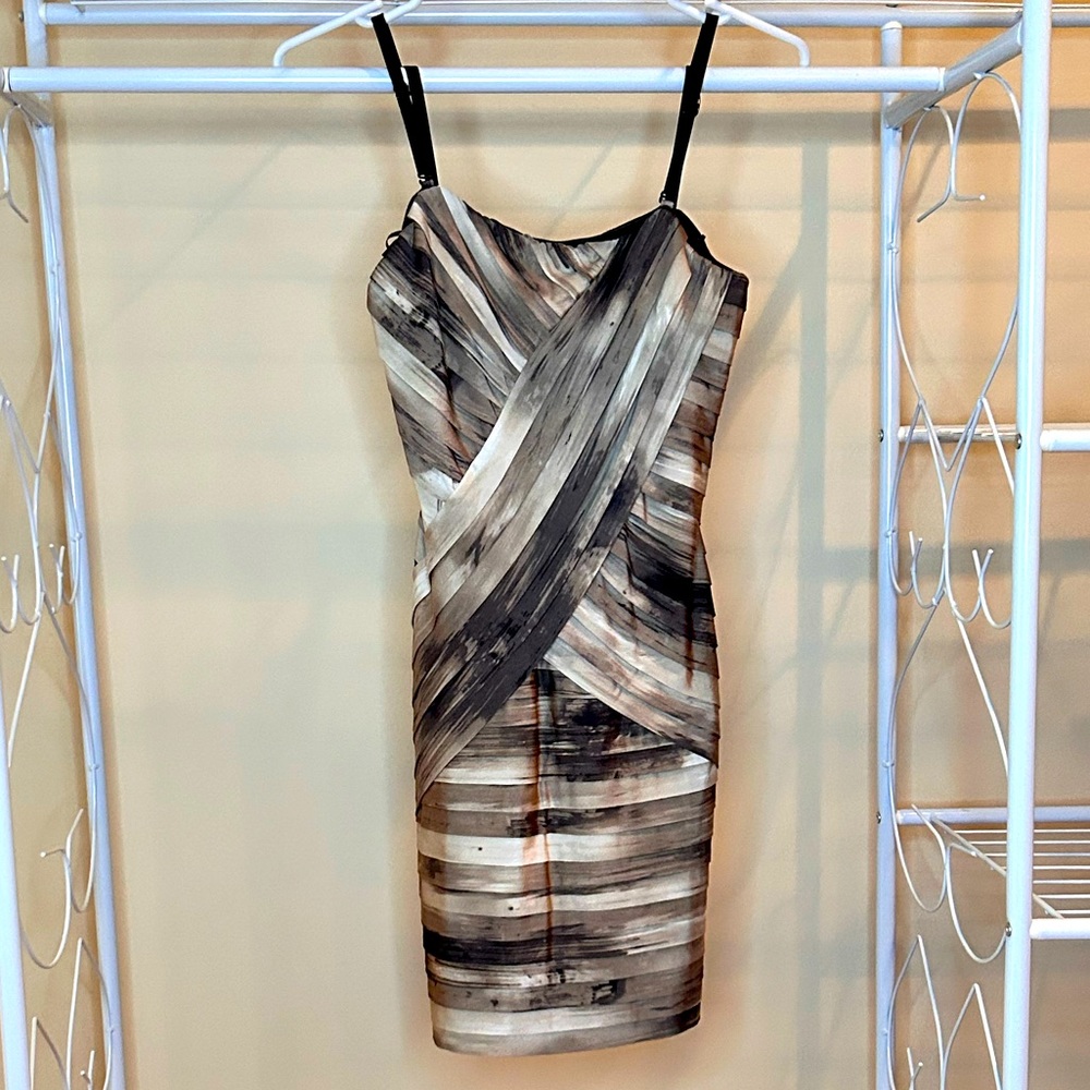 Guess Dress. Size Small. Can be worn with or without straps.